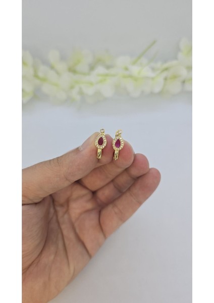 14 Ayar Altın Kaplama Zirkon Taşlı Kadın Küpe – Zarif ve Işıltılı (M16)