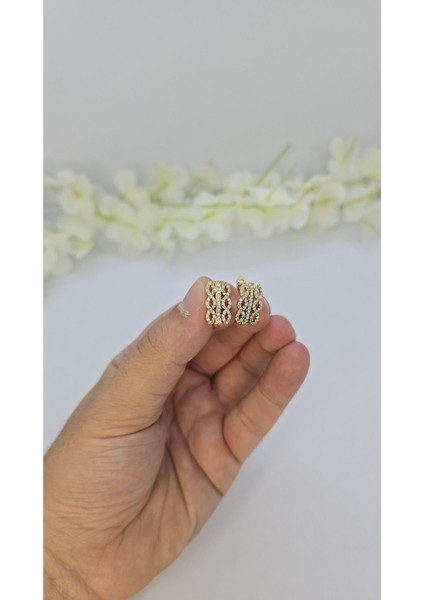 14 Ayar Altın Kaplama Zirkon Taşlı Kadın Küpe – Zarif ve Işıltılı (M10) modelleri