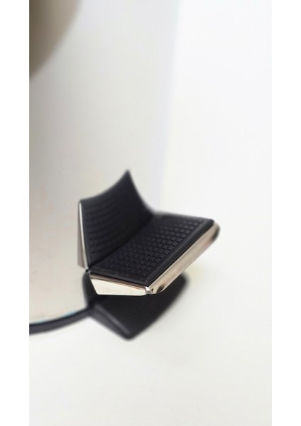 Asma Aparatlı Pedallı Krom Metal 3 Litrelik Çöp Kovası | Şık, Hijyenik ve Kullanışlı Tasarım | Otel Konsept