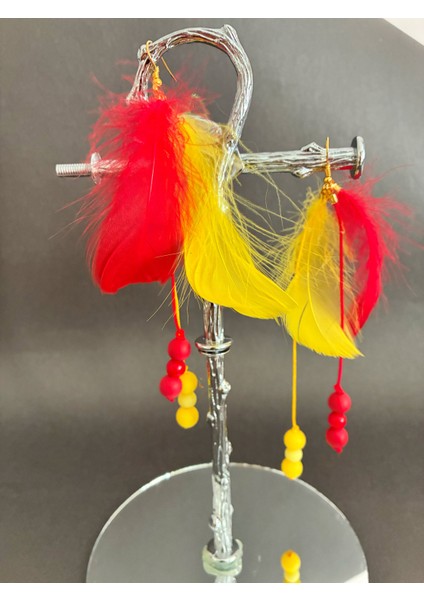 Sarı Kırmızı Kuş Tüylü Boncuklu Altın Kaplama Malzemeli Konsept Kararmaz Küpe Çift, Party, Özel Gün