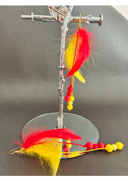 Sarı Kırmızı Kuş Tüylü Boncuklu Altın Kaplama Malzemeli Konsept Kararmaz Küpe Çift, Party, Özel Gün fırsatları