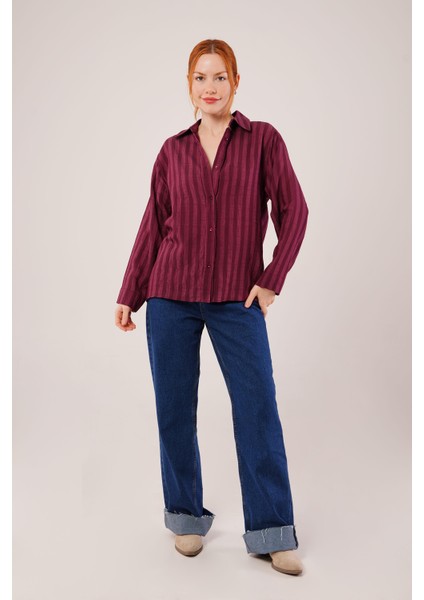 Düğmeli ve Çizgi Detaylı Bordo Gömlek