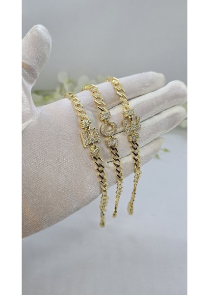 Gold Renk Zirkon Taşlı Harf Detaylı Kadın Bileklik