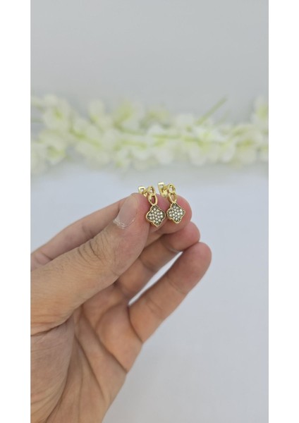 14 Ayar Altın Kaplama Zirkon Taşlı Kadın Küpe – Zarif ve Işıltılı (M25) modelleri