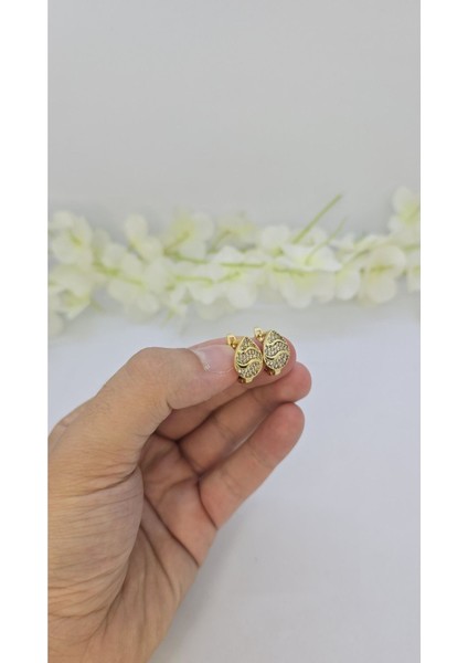 14 Ayar Altın Kaplama Zirkon Taşlı Kadın Küpe – Zarif ve Işıltılı (M3) fiyatları