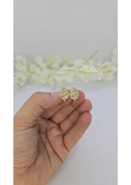 14 Ayar Altın Kaplama Zirkon Taşlı Kadın Küpe – Zarif ve Işıltılı (M3) fırsatları