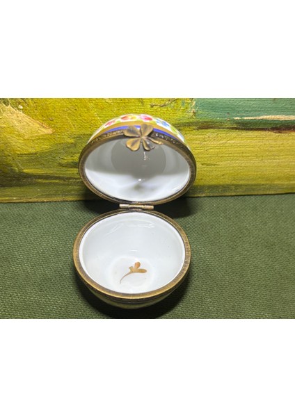 4,5 cm Çapında Limoges Porselen ve Pirinç Kutu Bonboniyer