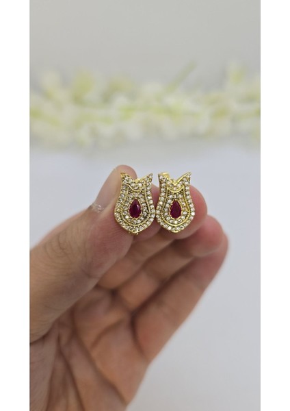 14 Ayar Altın Kaplama Zirkon Taşlı Kadın Küpe – Zarif ve Işıltılı (M12)