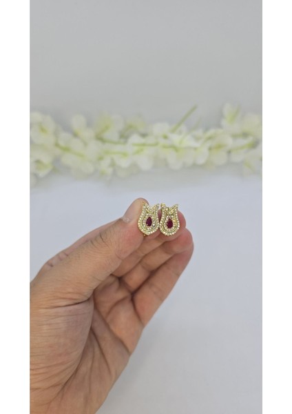 14 Ayar Altın Kaplama Zirkon Taşlı Kadın Küpe – Zarif ve Işıltılı (M12) fiyatları