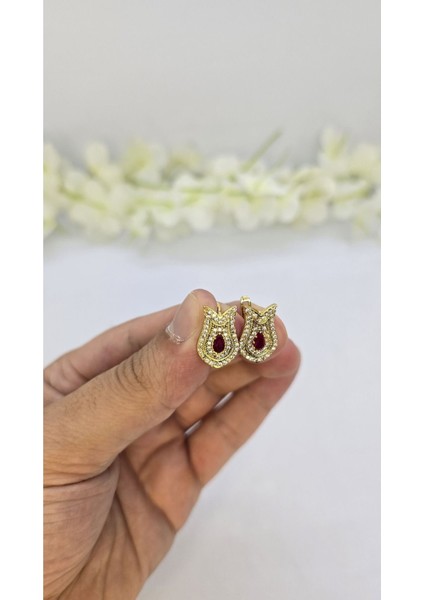 14 Ayar Altın Kaplama Zirkon Taşlı Kadın Küpe – Zarif ve Işıltılı (M12) fırsatları