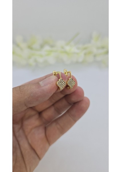 14 Ayar Altın Kaplama Zirkon Taşlı Kadın Küpe – Zarif ve Işıltılı (M28) modelleri