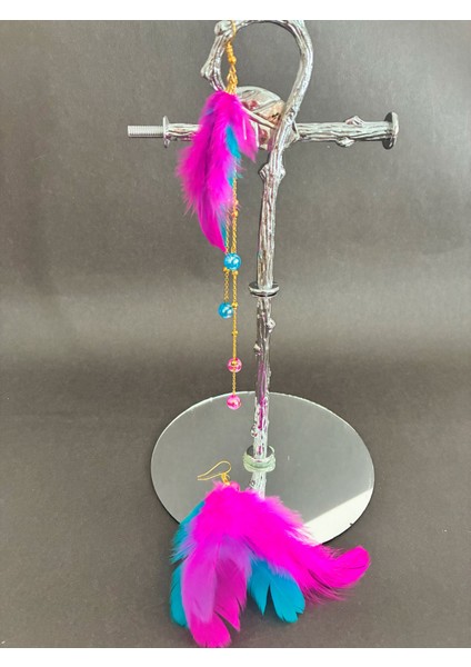 Fuşya Mavi Kuş Tüylü Boncuklu Altın Kaplama Malzemeli Konsept Kararmaz Küpe Çift, Party, Özel Gün modelleri