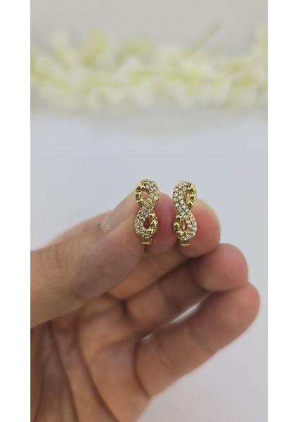 14 Ayar Altın Kaplama Zirkon Taşlı Kadın Küpe – Zarif ve Işıltılı (M17)