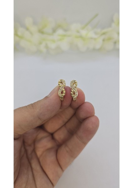 14 Ayar Altın Kaplama Zirkon Taşlı Kadın Küpe – Zarif ve Işıltılı (M17) modelleri