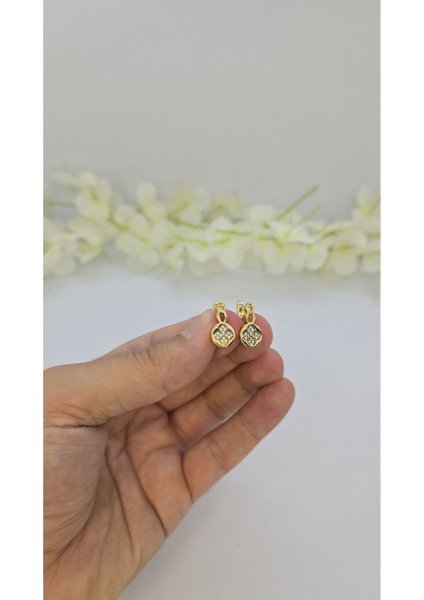 14 Ayar Altın Kaplama Zirkon Taşlı Kadın Küpe – Zarif ve Işıltılı (M22) modelleri