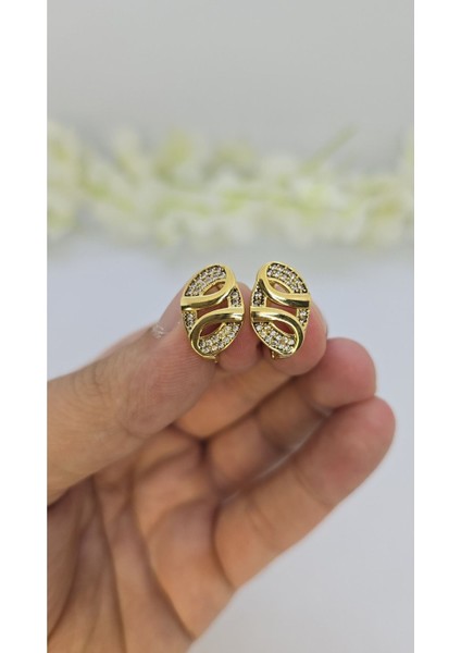 14 Ayar Altın Kaplama Zirkon Taşlı Kadın Küpe – Zarif ve Işıltılı (M26)