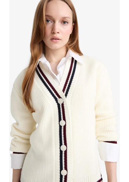 Regular Fit V Yaka Düğmeli Hırka D5030AX25AU fırsatları