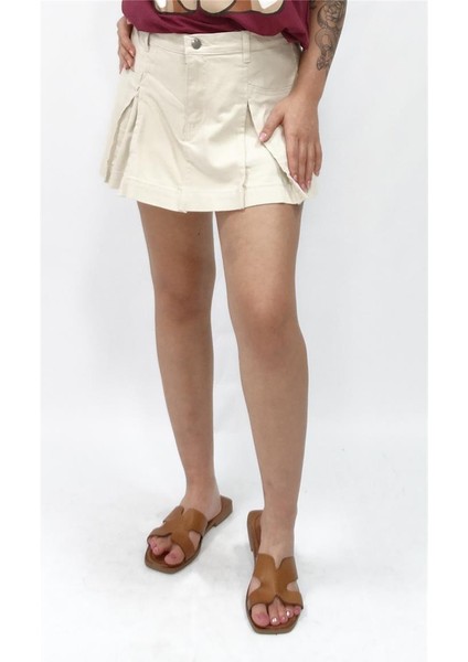 Kadın Önü Parçalı Etekli Şort