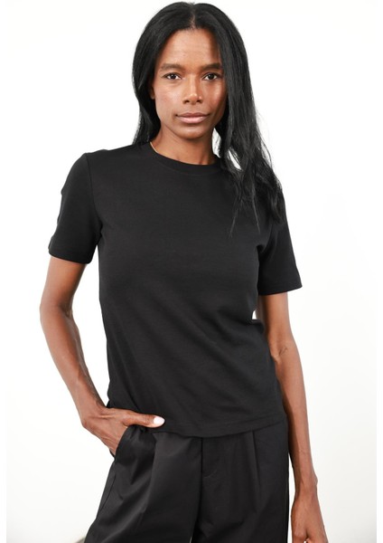 Siyah Bisiklet Yaka Basic Tişört 1075