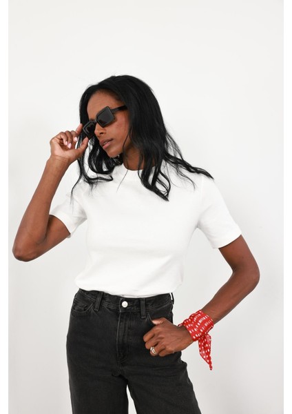 Beyaz Bisiklet Yaka Basic Tişört 1075