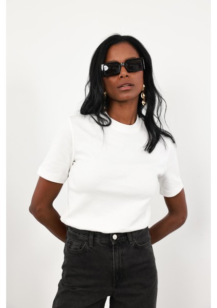 Beyaz Bisiklet Yaka Basic Tişört 1075 indirimleri