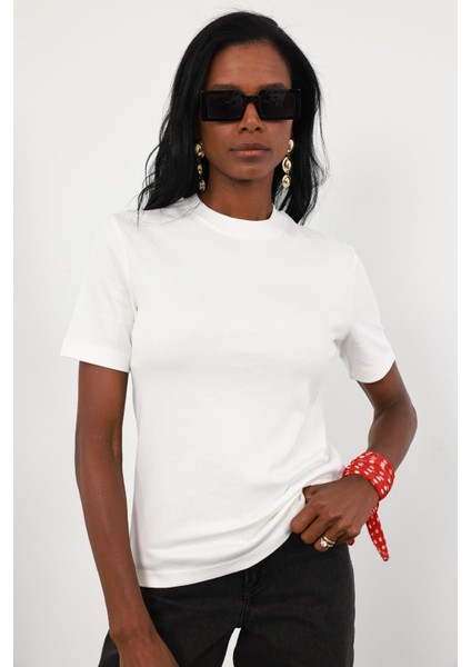 Beyaz Bisiklet Yaka Basic Tişört 1075