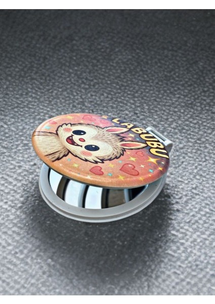 Labubu Temalı Plastik El Aynası. Çap: 9cm. Çift Taraflı fiyatları