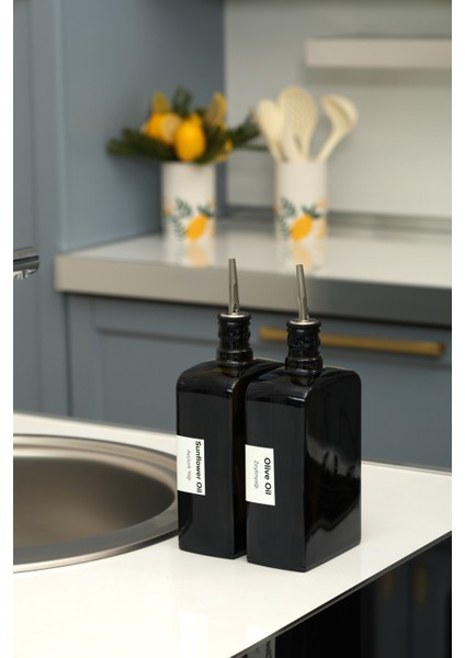 2'li 750 ml Yağdanlık Sosluk Sirkelik Zeytinyağı Şişesi Damlatmaz Kapak Siyah Koyu Cam-Beyaz Etiket modelleri