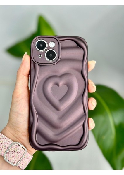 Aksesuar Apple Iphone 13 ve 14 ile Uyumlu 3D Mat Kabartma Kalp Desenli Kamera Korumalı Silikon Kılıf
