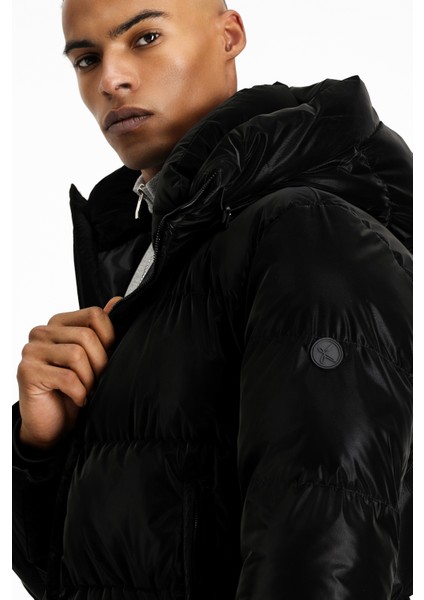 Kapüşonlu Şişme Deri Görünümlü Mont modelleri