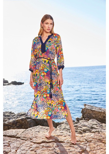 Kadın Çiçek Desenli Yırtmaçlı Truvakar Kollu V Yaka Elbise 25055