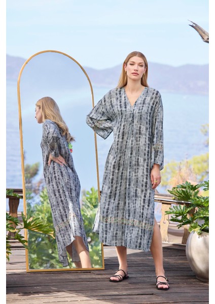 Kadın Desenli ve Yırtmaçlı Uzun Kollu V Yaka Elbise 25045 fırsatları