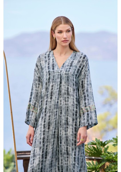 Kadın Desenli ve Yırtmaçlı Uzun Kollu V Yaka Elbise 25045 indirimleri