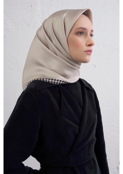 Su Yolu Desenli Saf Ipek Twill Eşarp 9443D 01
