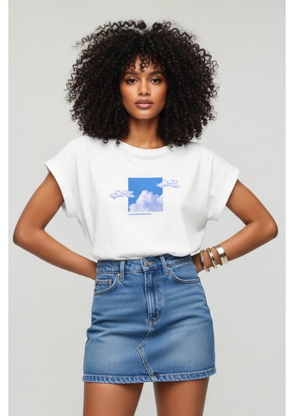 Trend Kadın Tişört - %100 Pamuk Mavi Bulut Desen Baskılı Oversize Beyaz fiyatları