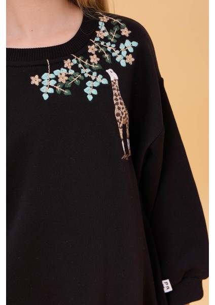 Kız Çocuk Zürafa Nakışlı Mevsimlik Oversize Sweatshirt – Siyah fırsatları