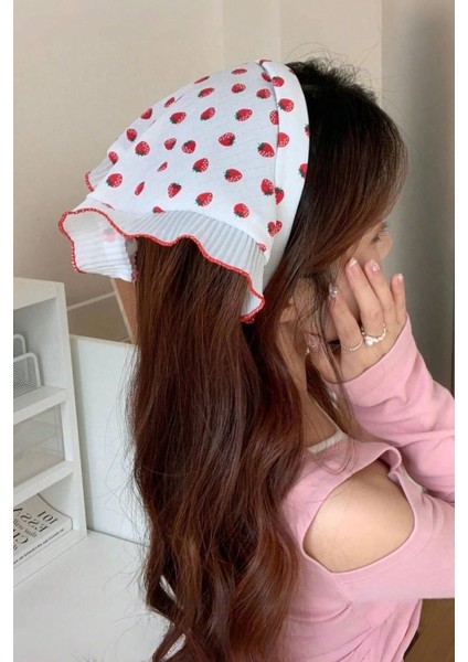 Taçlı Üçgen Bandana fırsatları