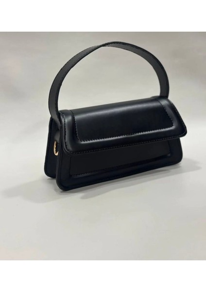 Siyah Sert Kapak Askılı Çanta fiyatları