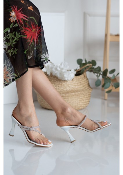 Günlük Kadın Terlik Çift Parlak Şeritli Tokalı Kalın Topuklu Şeffaf Bantlı Abiye Ayakkabı 103 fiyatları
