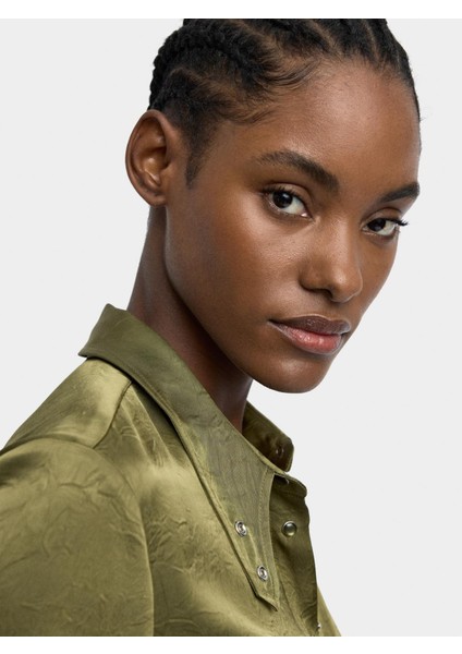 Yakası Detaylı ve Büzgü Efektli Gömlek indirimleri