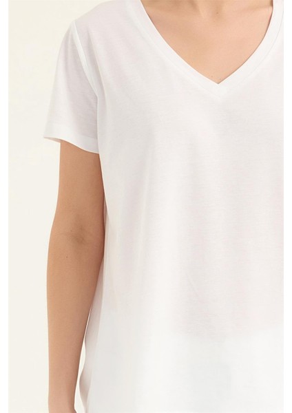 V Yaka Tshırt fırsatları