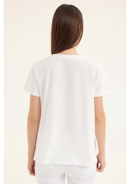 V Yaka Tshırt indirimleri