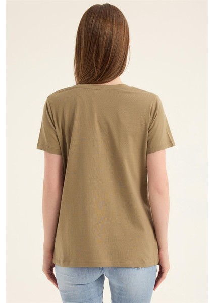 V Yaka Tshırt indirimleri