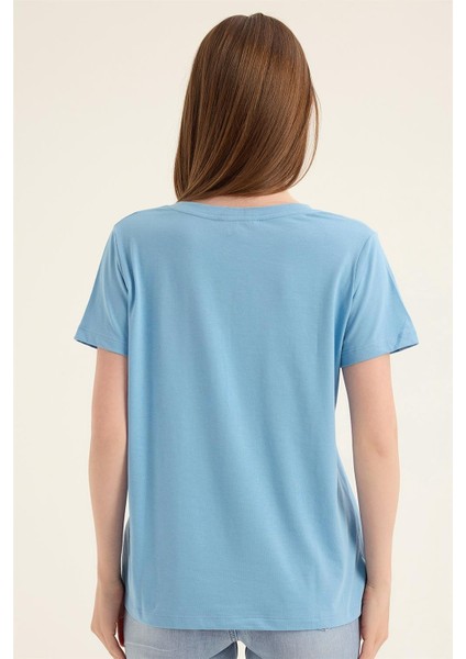 V Yaka Tshırt indirimleri