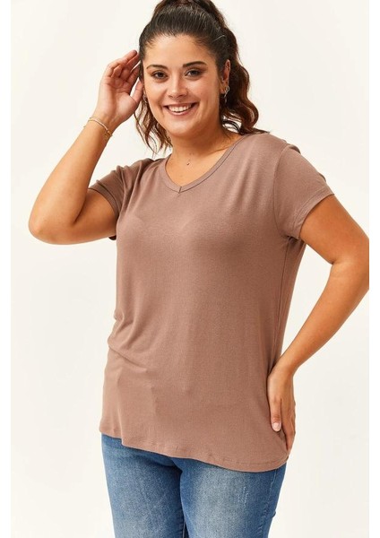 Kadın Büyük Beden V Yaka Basic Kısa Kollu Tişört %95 Pamuk %5 Likra Premium Kumaş fırsatları