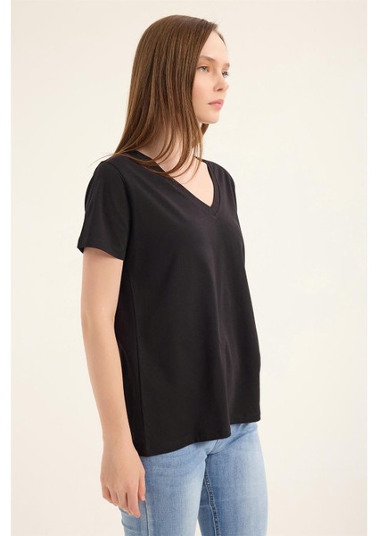 V Yaka Tshırt modelleri