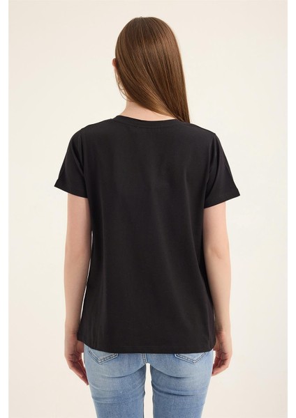 V Yaka Tshırt indirimleri