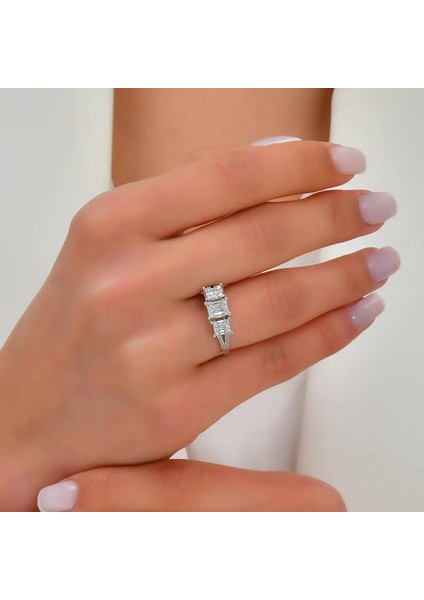 0,45 Karat Pırlanta Baget Yüzük modelleri