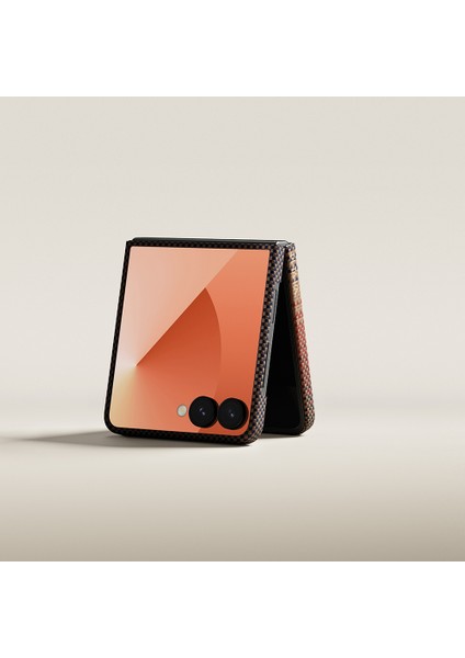 Galaxy Z Flip 7 Uyumlu Kılıf M-Safe Şarjlı Aramid Pitaka Tactile Woven Serisi Kapak Kahverengi fiyatları