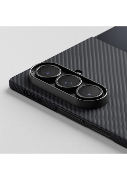 Galaxy Z Flip 7 Uyumlu Kılıf M-Safe Şarjlı 600D Aramid Pitaka Ultra-Slim Classic Serisi Siyah-Gri indirimleri